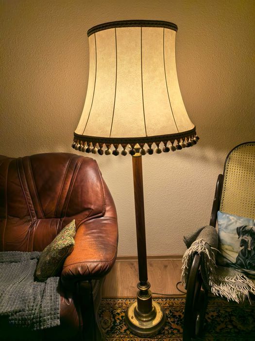 Lampa stojąca retro beżowa brązowa złota abażur z frędzlami antyk