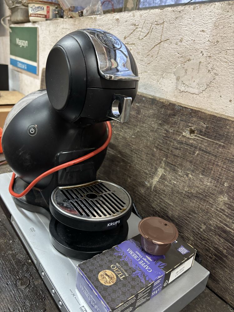 Ekspres do kawy w kapsulkach Nescafe Dolce Gusto