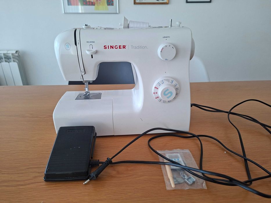 Maquina de costura singer tradition 2282