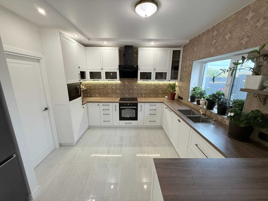 Будинок з євроремонтом у Полтаві, 107 м², 3 кімнати та кухня-студія