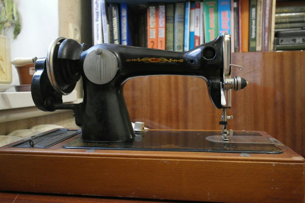 Швейная машинка машина советских времен СССР