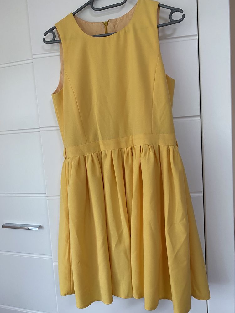 Żółta sukienka z podszewką