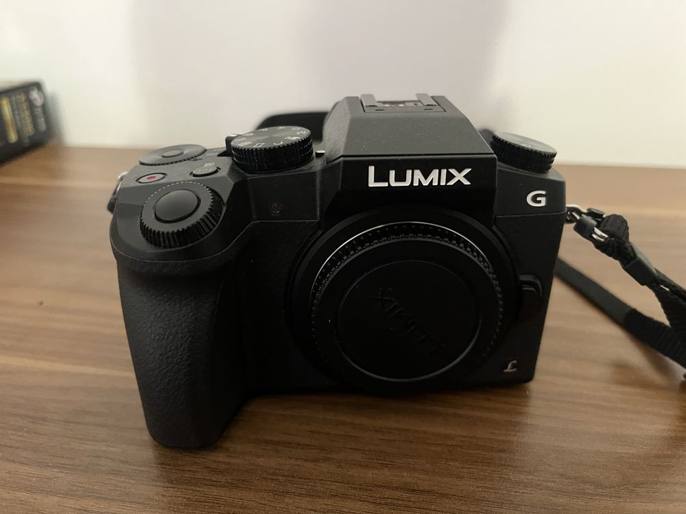 Panasonic Lumix DMC-G7K + obiektyw 14-42 mm (kit), przebieg 2500
