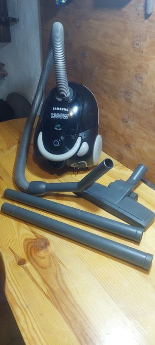 Пилосос Samsung 1300W