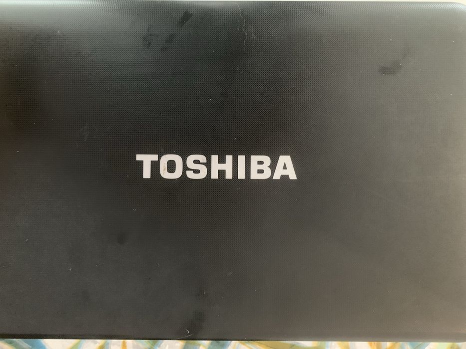 Laptop toshiba 8 gb pamiec ram - do przegladania internetu