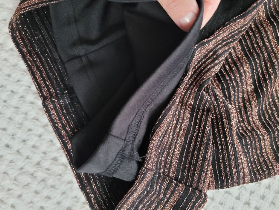 Nowa cudowna efektowna sukienka koktajlowa z świecącą nitka z chokerem