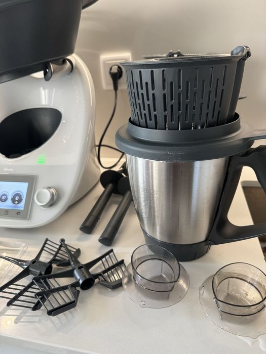 Bimby TM5 com varios acessorios