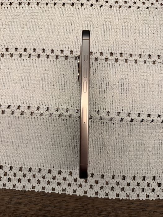 Iphone 16 pro 256 deserd gold