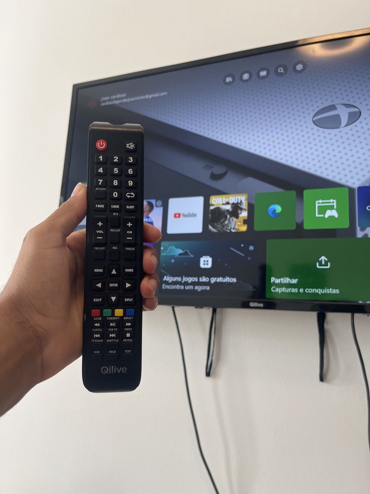 Tv Qilive vem com comando, so tem 5 meses de uso nao é smart. 32