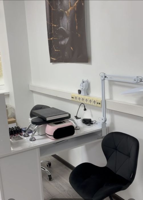 Шукаю моделей на нарощення вій, фарбування брів, манікюр та педикюр