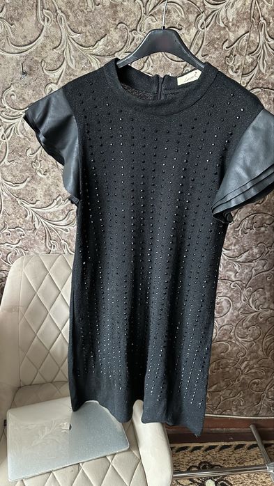 Сукня жіноча в каміння