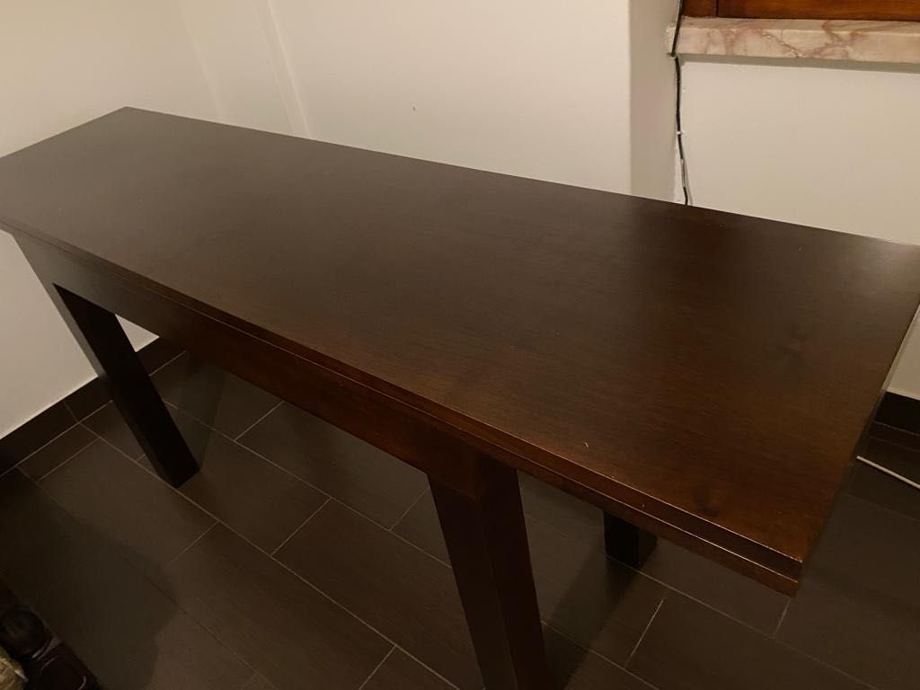 Mesa de sala de jantar em Mogno