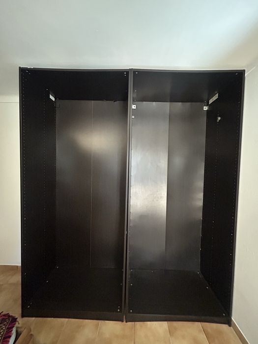 Estrutura PAX: 1 por 2,36 metros em preto