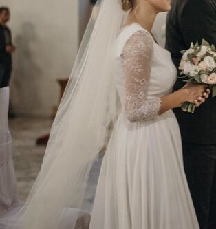 Suknia ślubna plus dwa welony