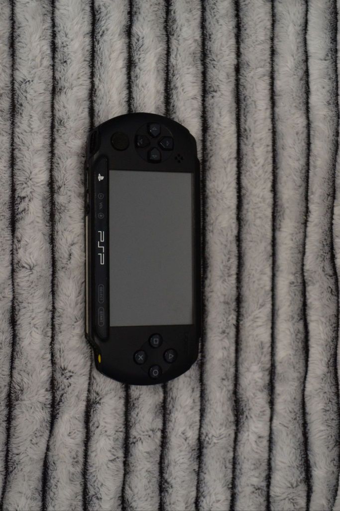 PSP E1004 + gry +akcesoria