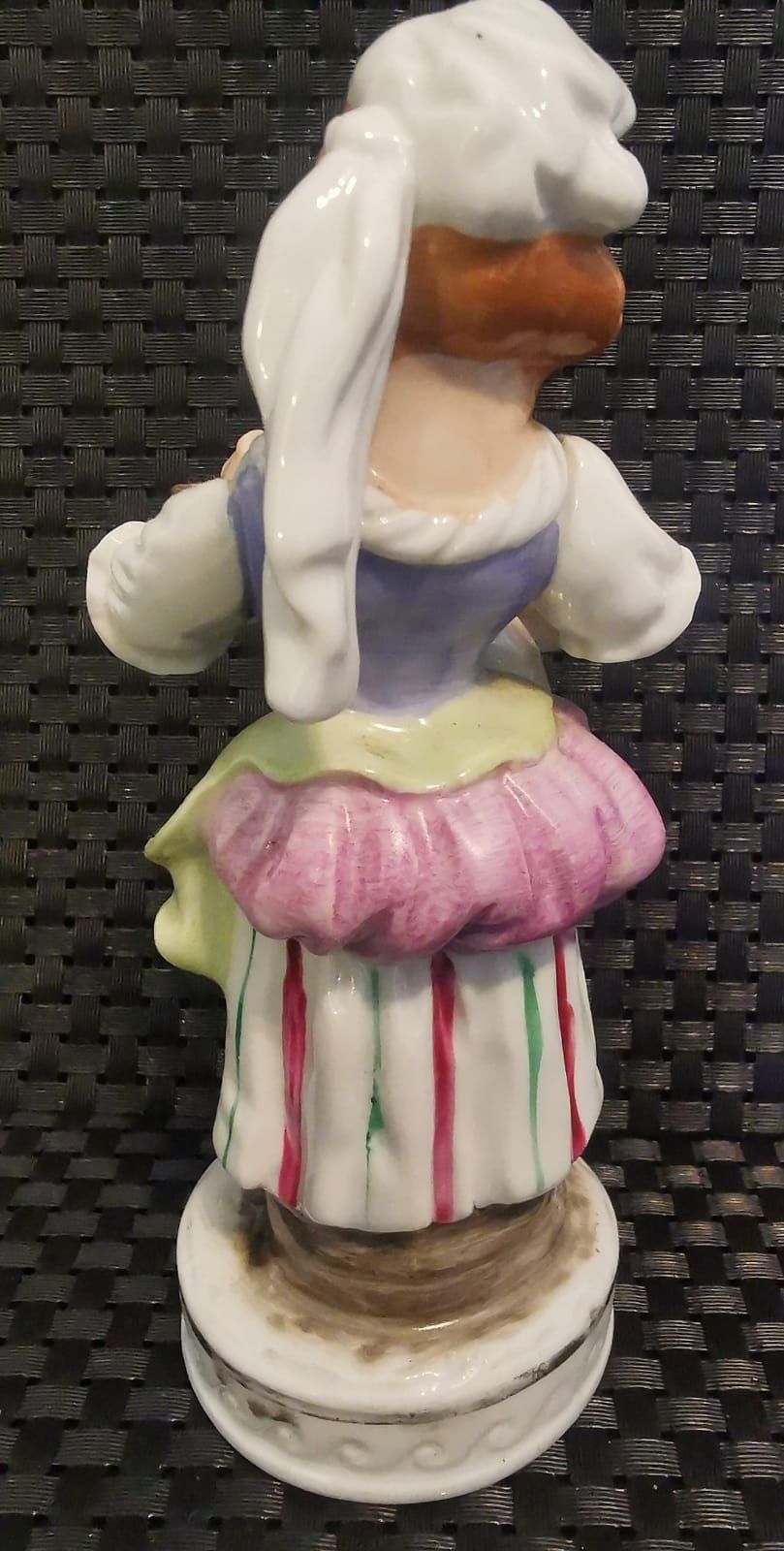 Porcelana Włoska Capodimonte Figurka Kobiety z barankiem