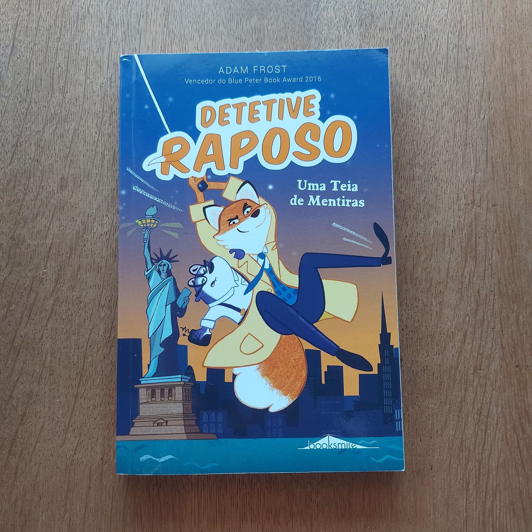 Livro "Detetive Raposo - Uma Teia De Mentiras"