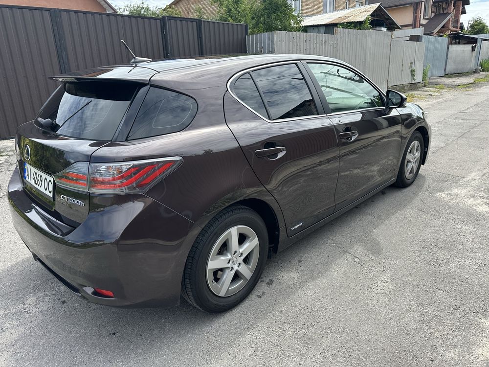 Lexus CT200H 2012 рік 1.8 гібрид