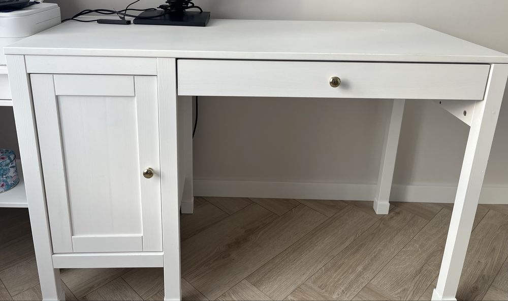 Białe biurko HEMNES