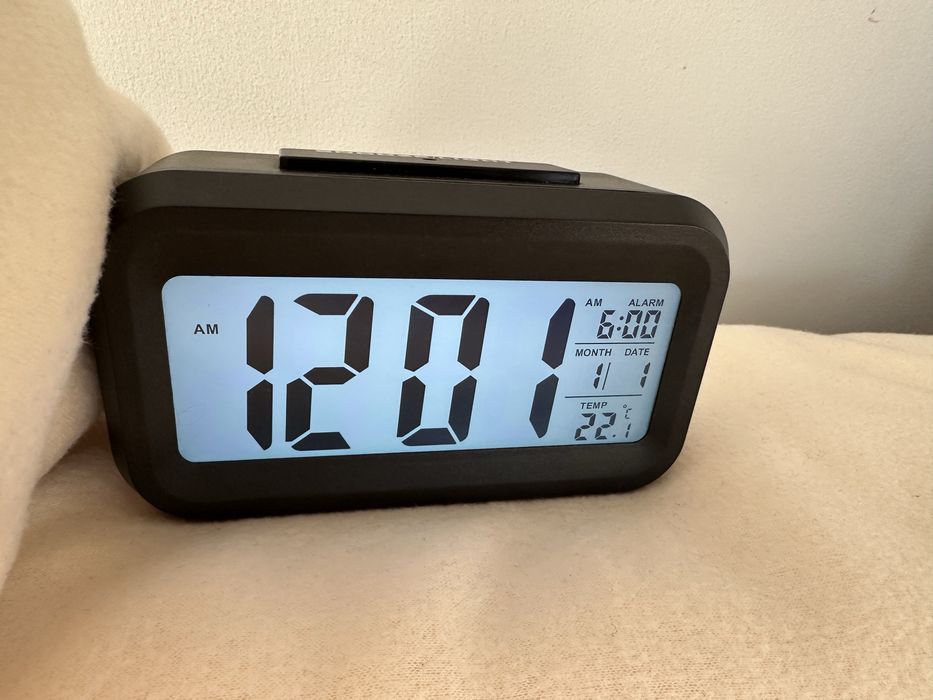 Zegar budzik na baterie 3xAAA