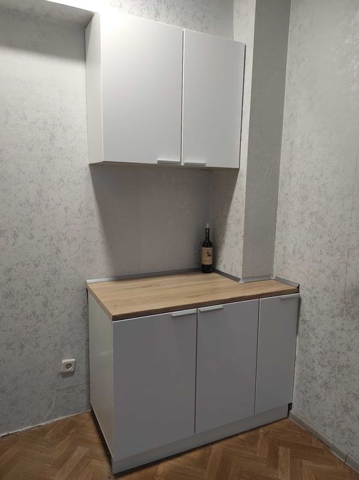 Небольшой кухонный набор (ящик, столешница)