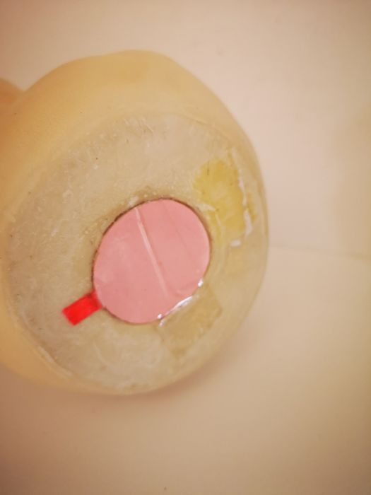 Skarbonka w kształcie karykaturalnej głowy