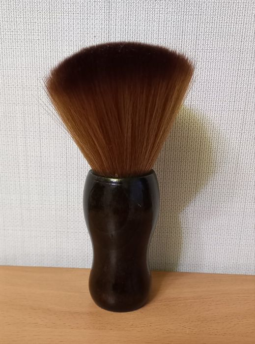 Щітка змітач волосся