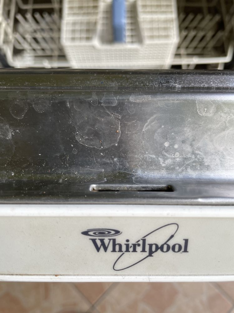 Посудомийна машина whirlpool