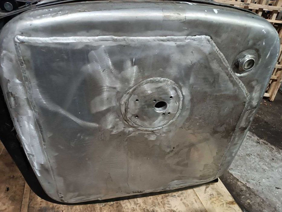 Бак гідравлічний бокового кріплення на 150 - 160 л алюмінієвий Б/В