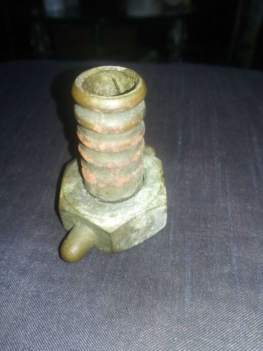 Zabytkowe mosiężne złącze do szlaucha