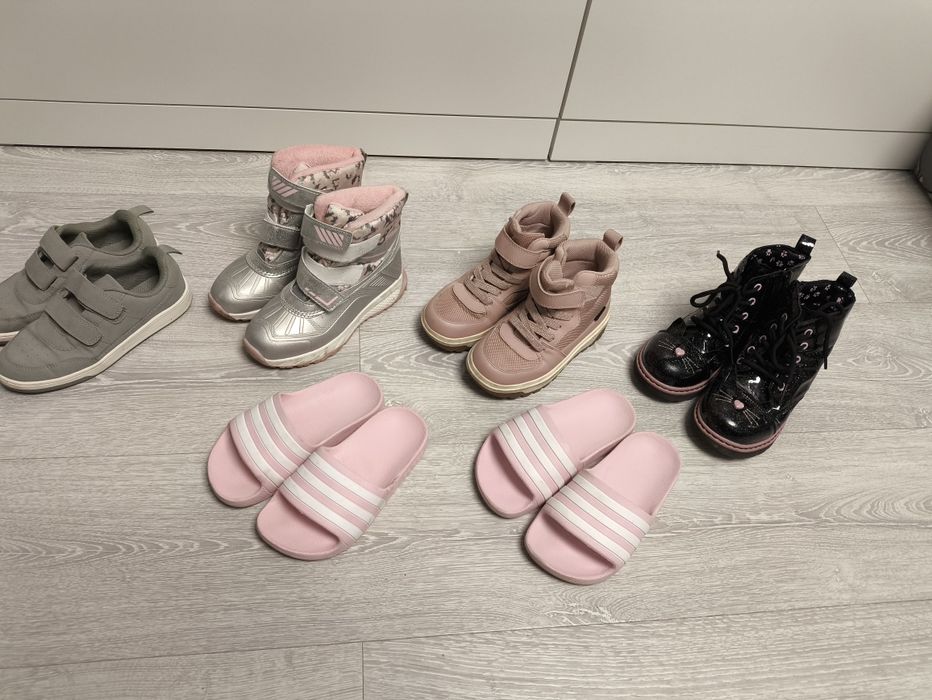 Zestaw używanych butów dla dziewczynki w rozmiarze 30