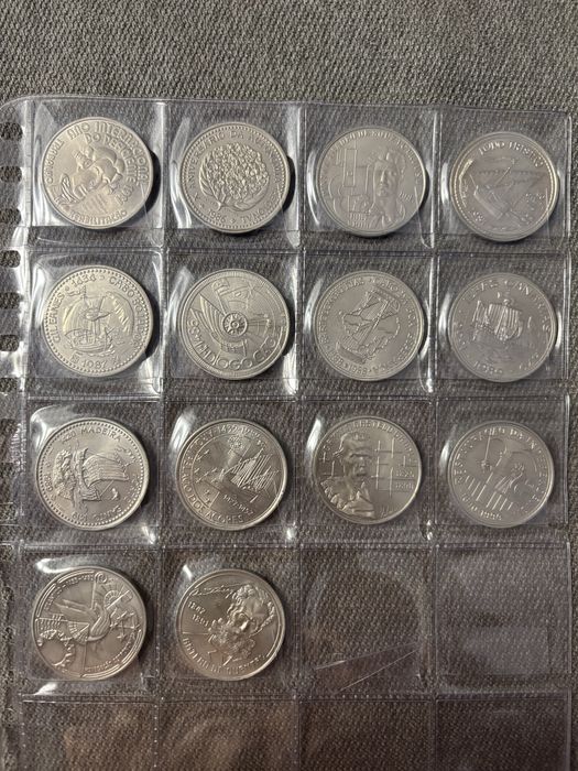 125 moedas de escudo: 200, 100, 50, 25, 5, 1 , 50 cent + 30 de paises