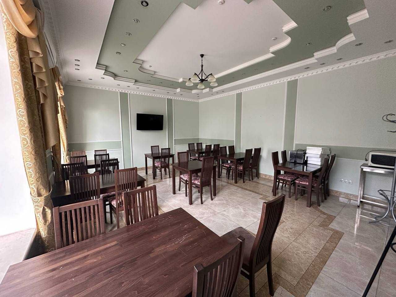 Продам Б/В плита з духовкою та меблі (стільці 29 штук) після кафе