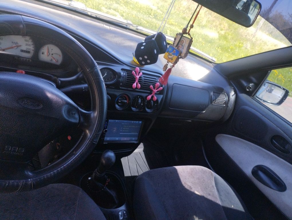 Продається надійний автомобіль Форд ескорд