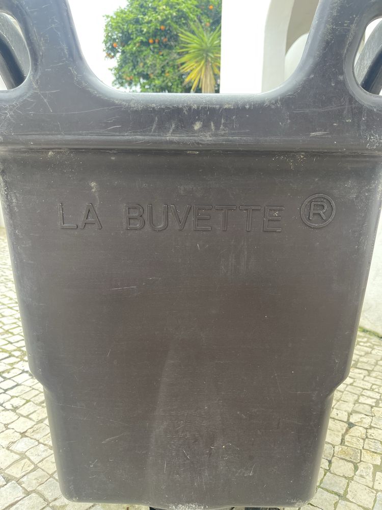 Vendo carrinho de ração