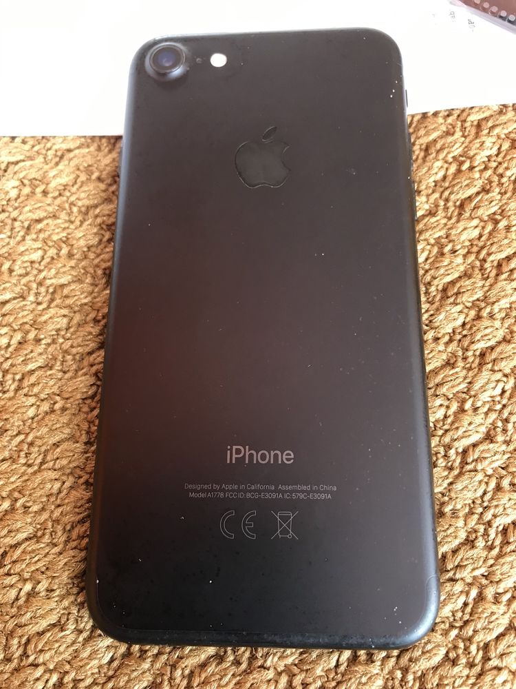 Apple iPhone 7 (32 GB)