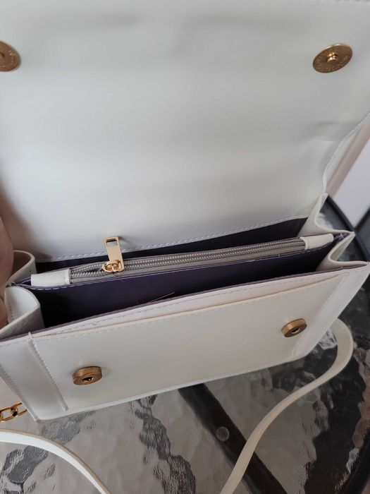 Biała damska skórzana torebka