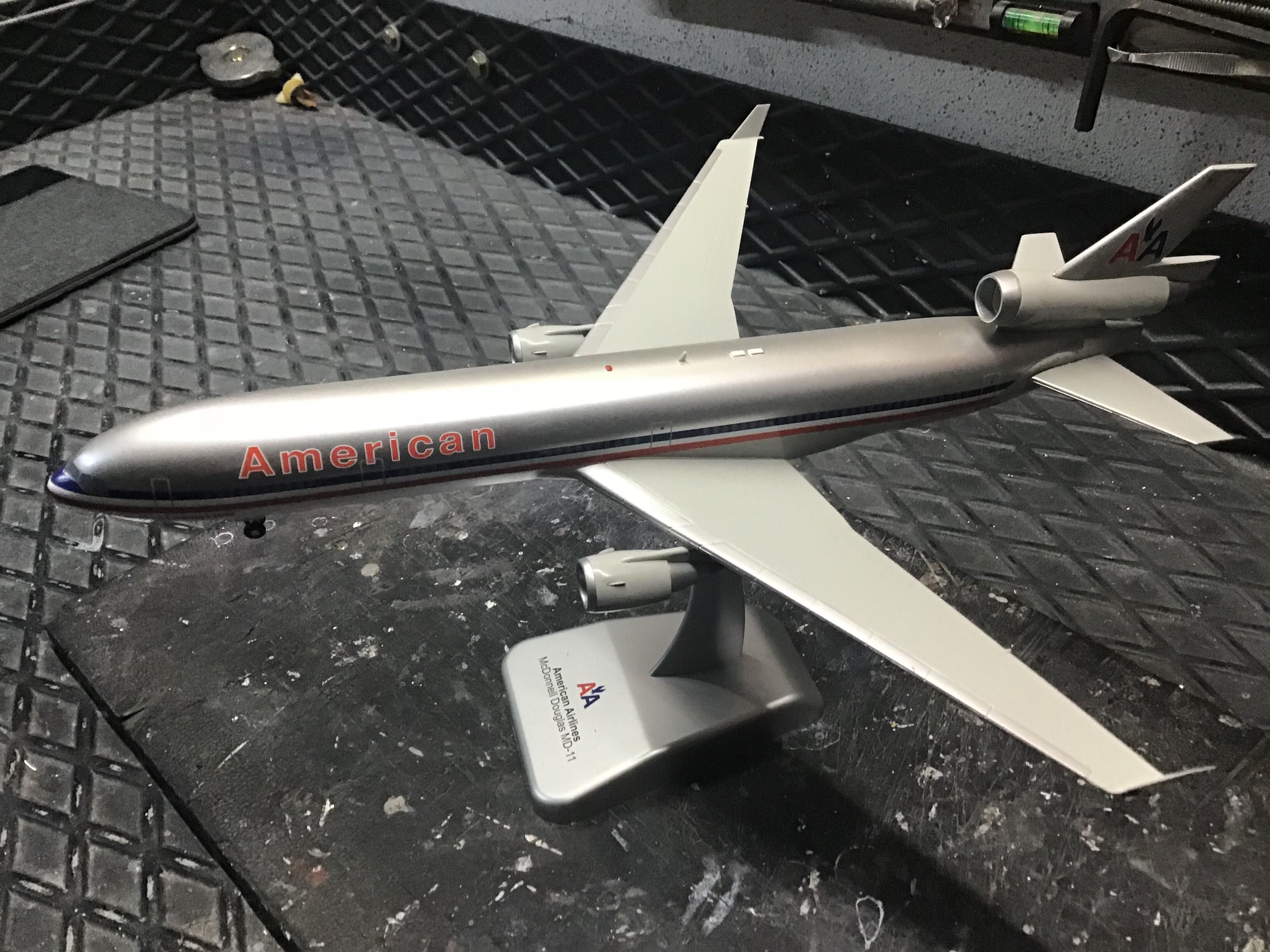 Avião MD-11 da American Airlines na escala 1:200