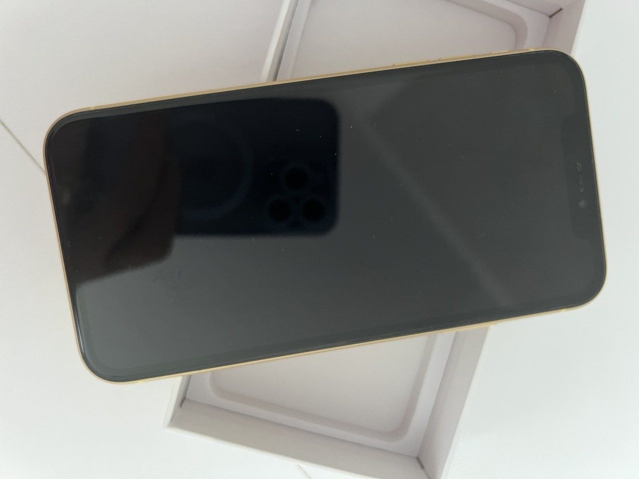 Продам iPhone xr 64