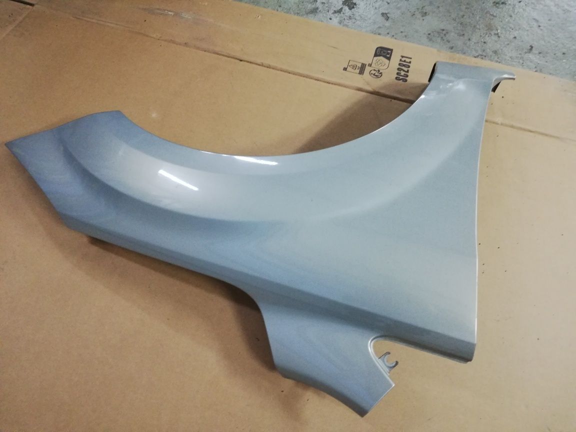 Błotnik prawy przód przedni nadkole Ford Focus mk2 Lift 08-11r kod P8
