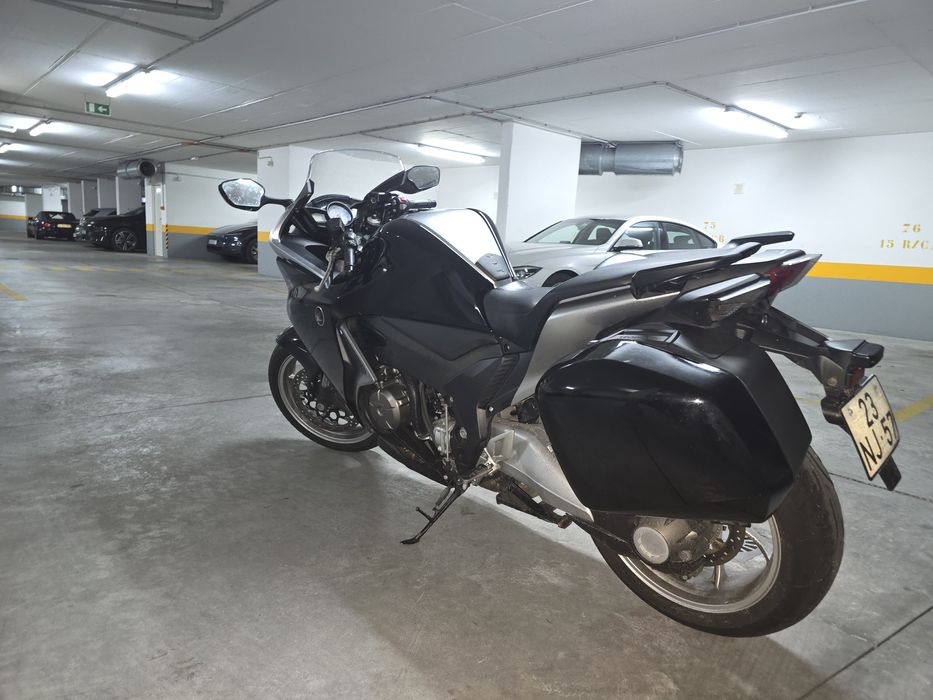 VFR 1200 F versão 2013 como nova