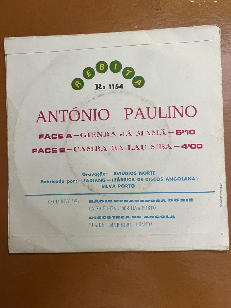 Vinil singles como novos.
