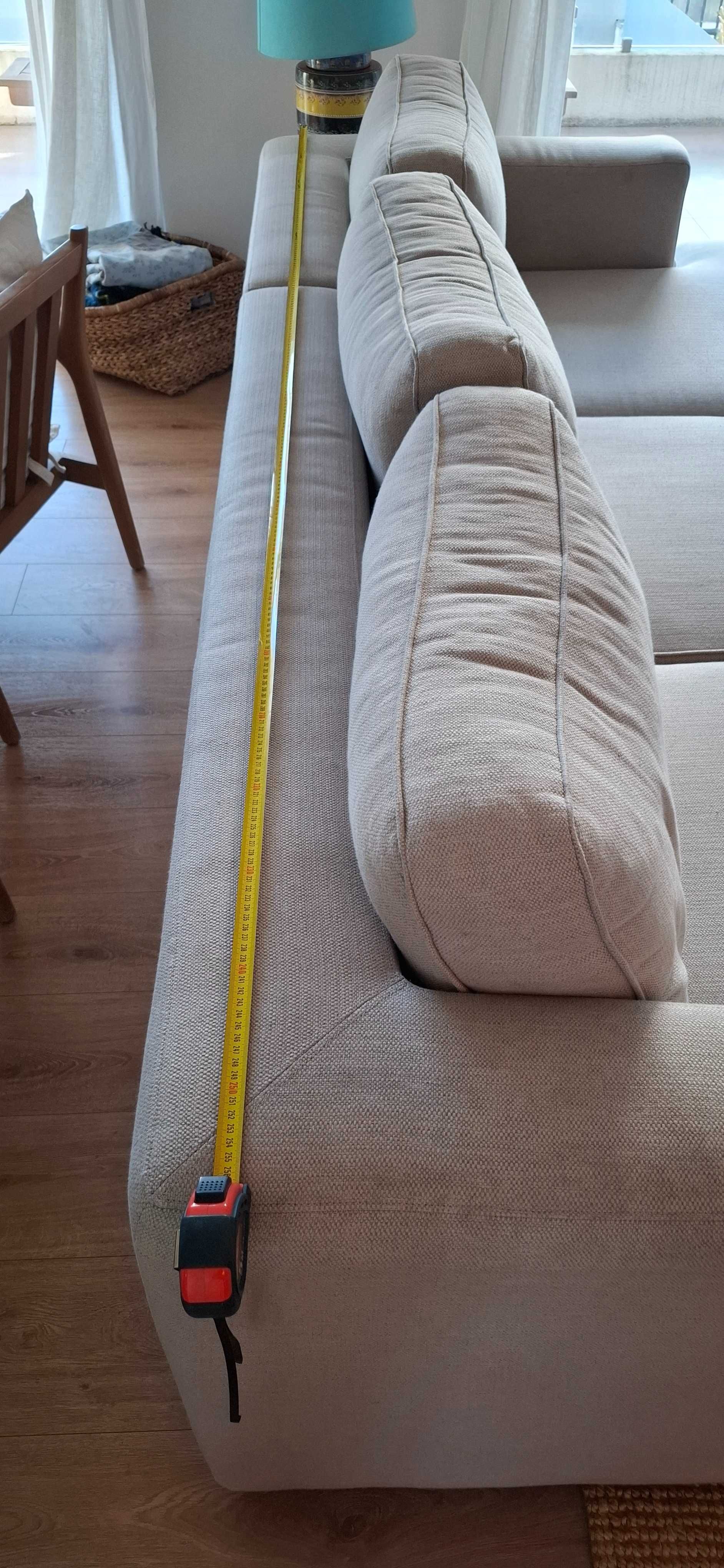 Sofá de 3-4 lugares com chaise longue