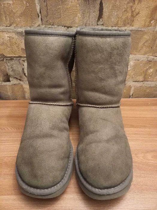 Зимние сапоги на натуральном меху Ugg размер 39.