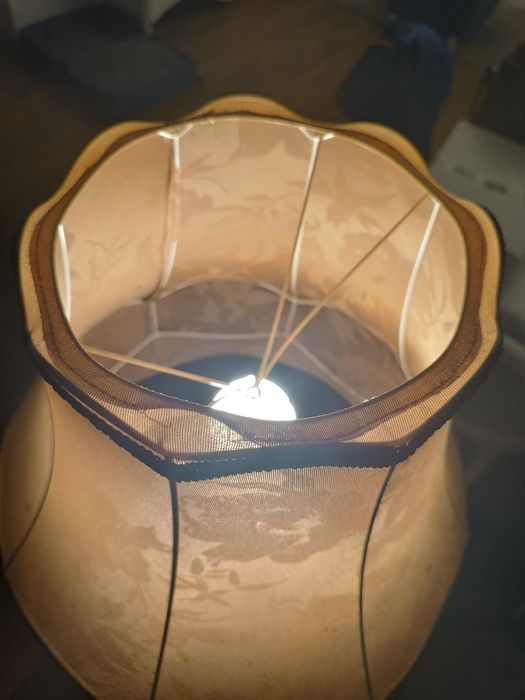 Retro lampa podłogowa z kloszem i stolikiem – vintage, lata 70/80