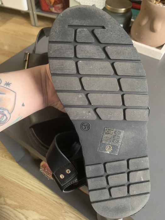 Sandalias tipo Doc Martens