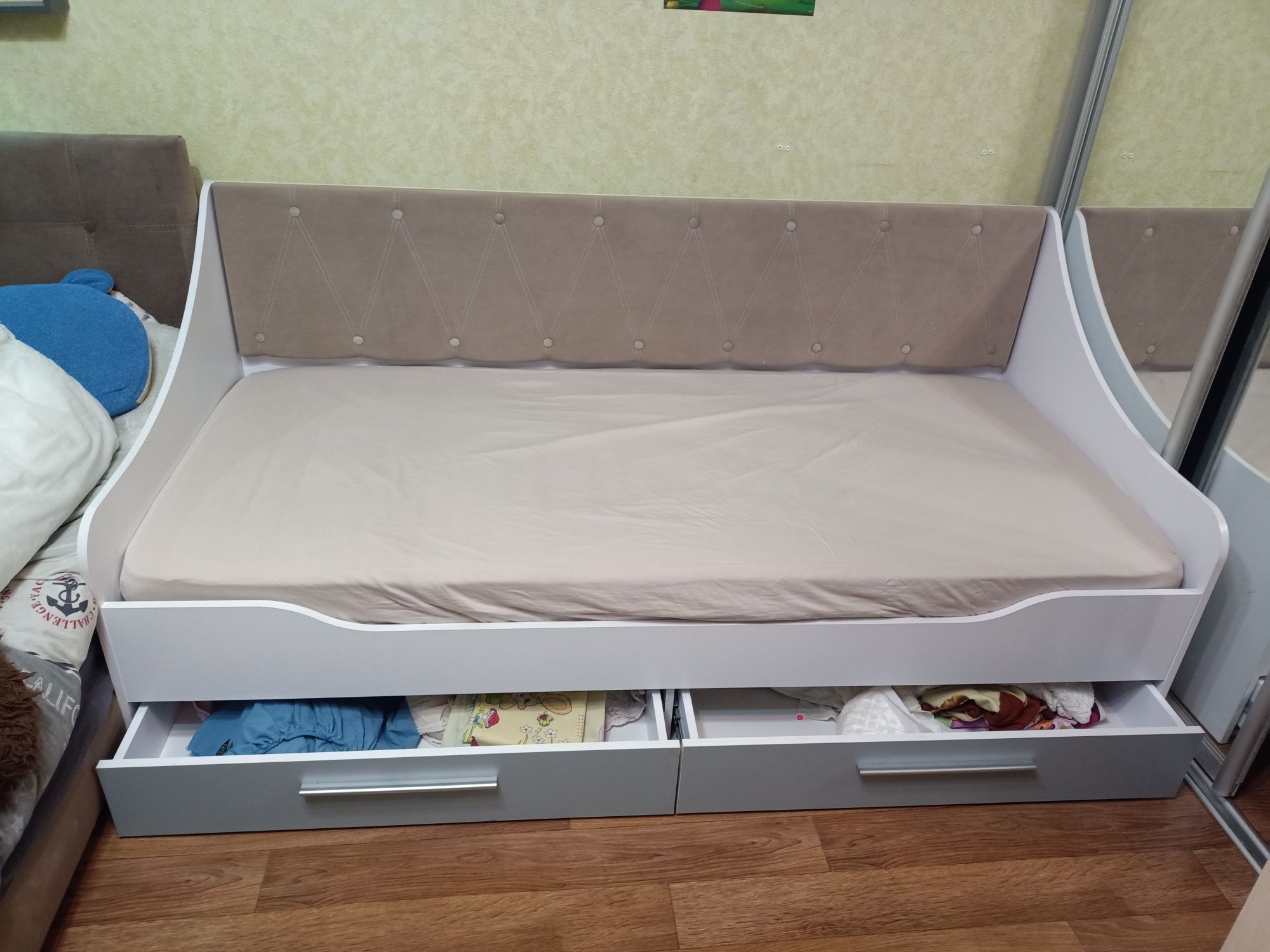 Ліжко з матрацом,розмір 200*90
