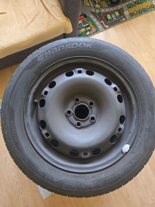 Letnie opony z felgami 185/60/r15 w bardzo dobrym stanie