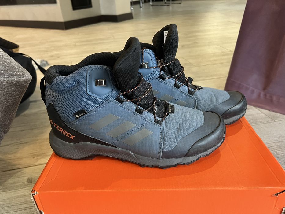 Adidas terrex.