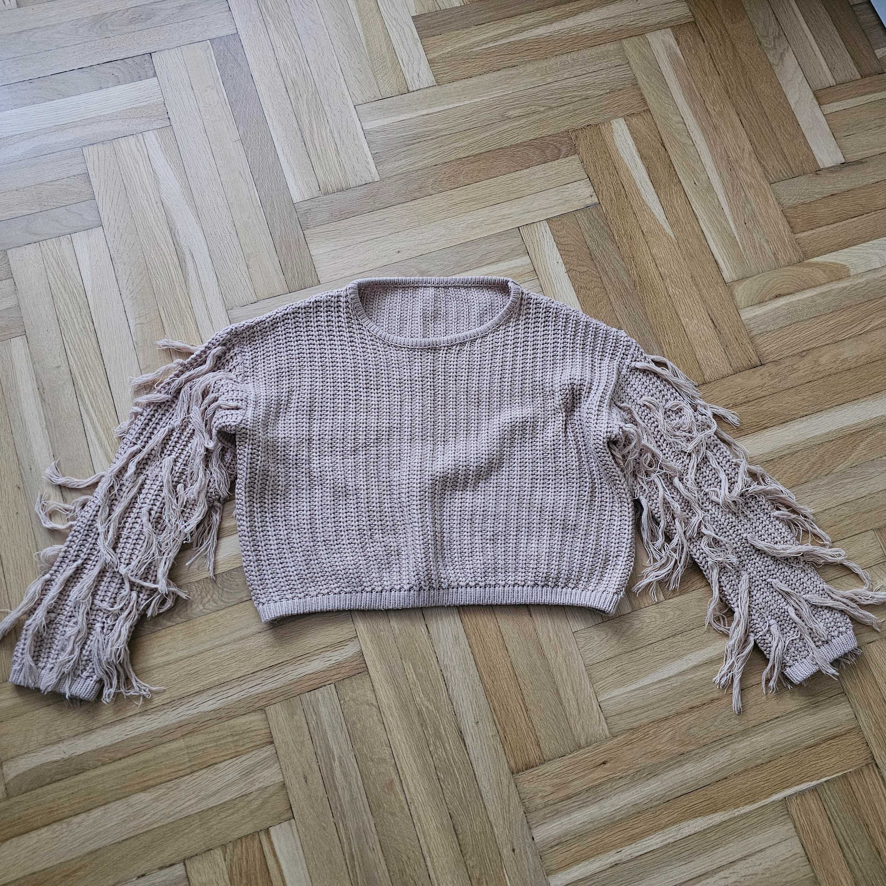 Gruby sweter z frędzlami